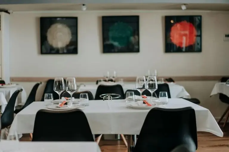 The Emilio Innobar dining room with white table linen